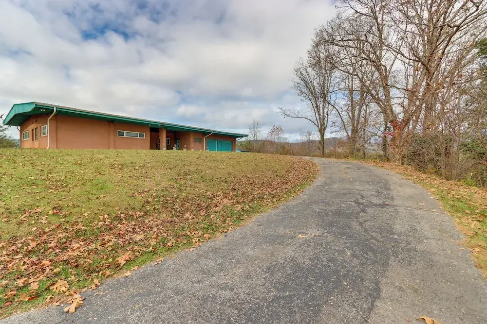 Private Saltwater Pool: Mtn-view Copperhill Home