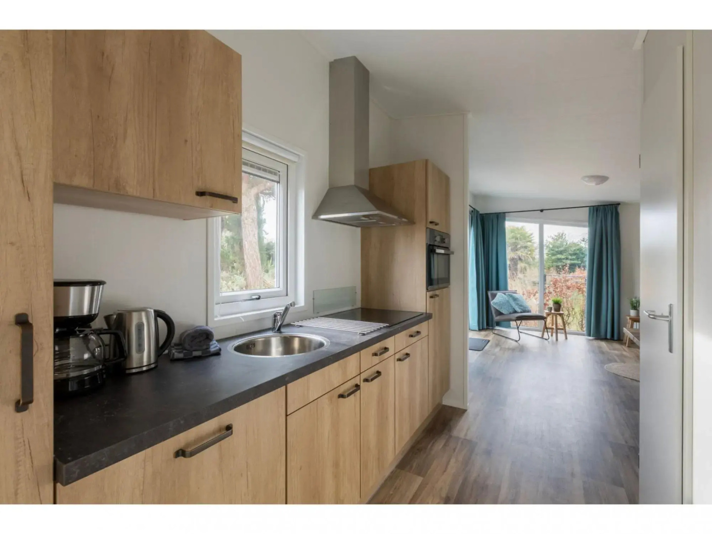 Chalet in Vrouwenpolder Near Banjaard Beach