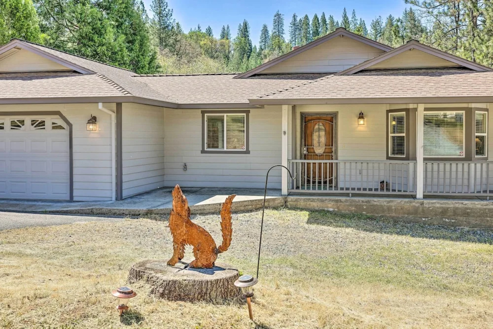 Community Perks: Welcoming Groveland Home