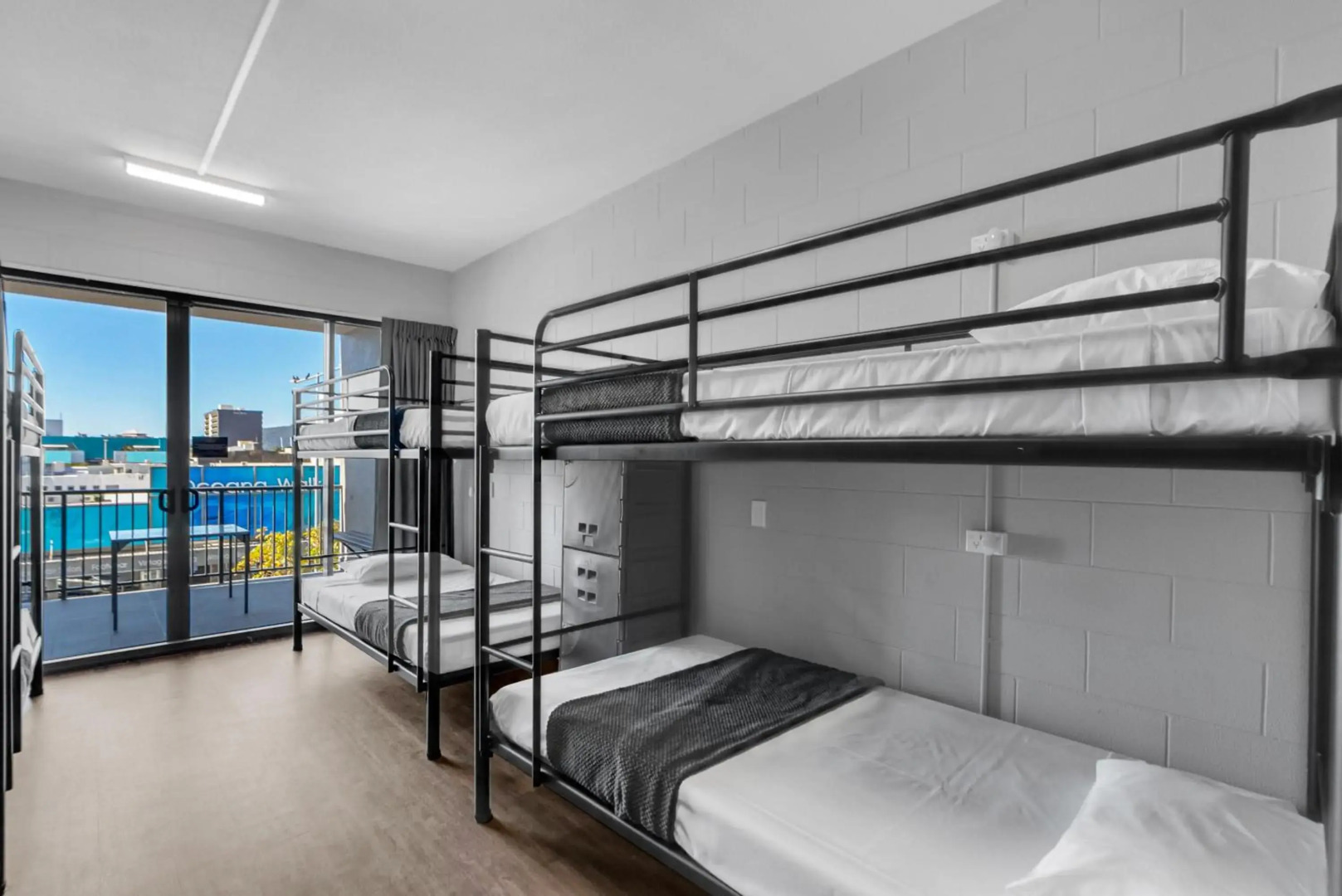 Gilligan's Backpackers Hotel & Resort