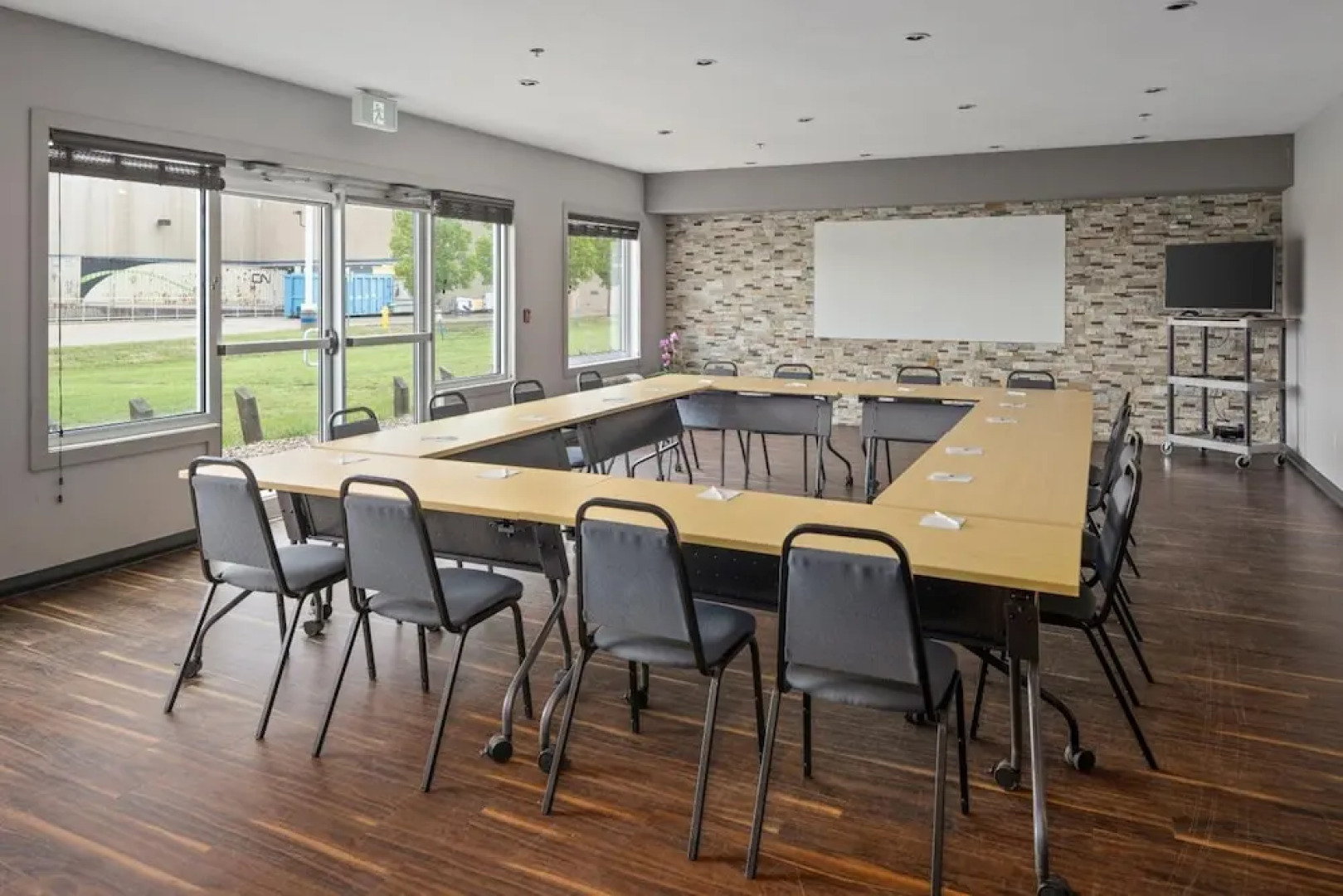 Home Inn and Suites Regina Airport