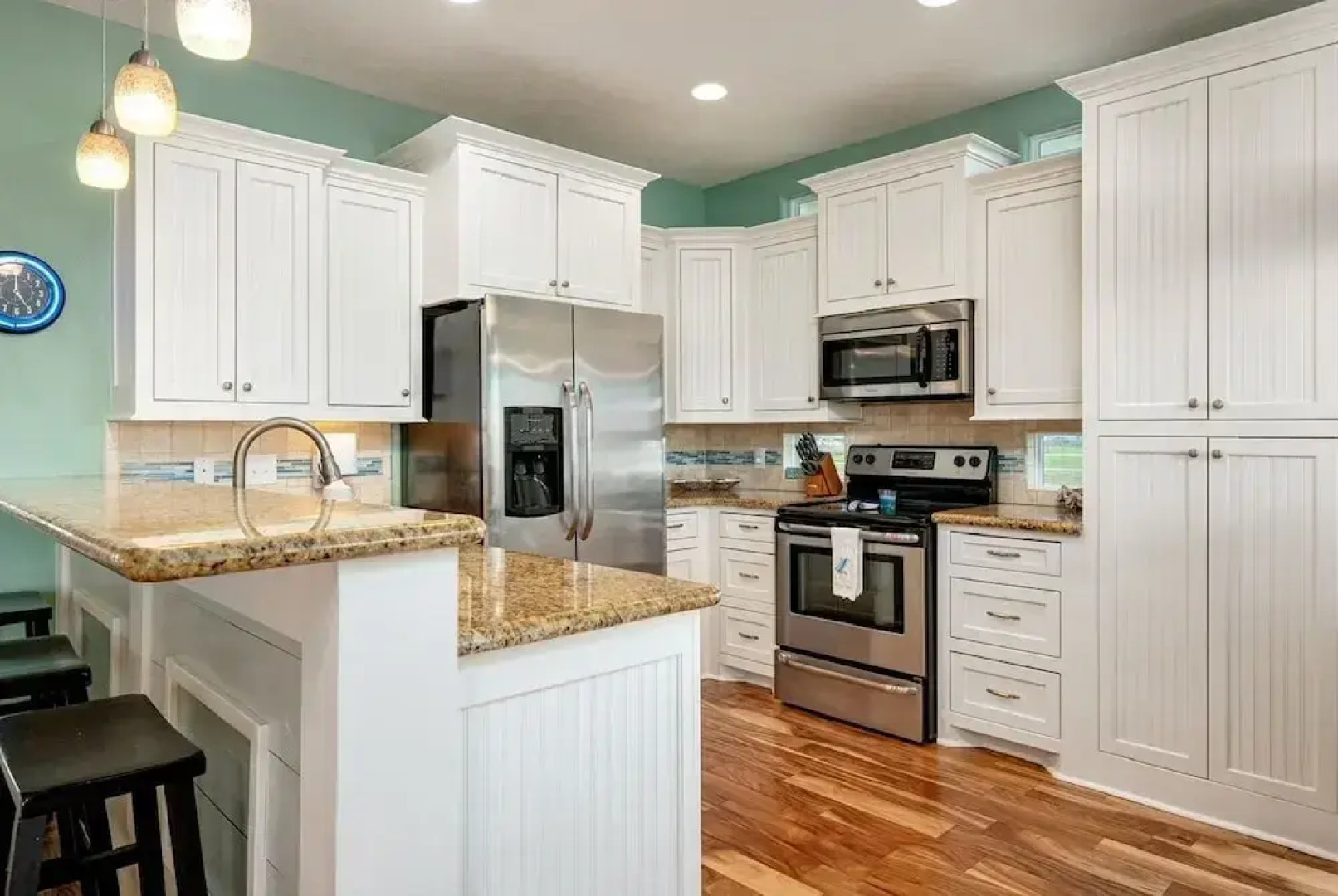 The Beach House 3 Bedroom Home by RedAwning