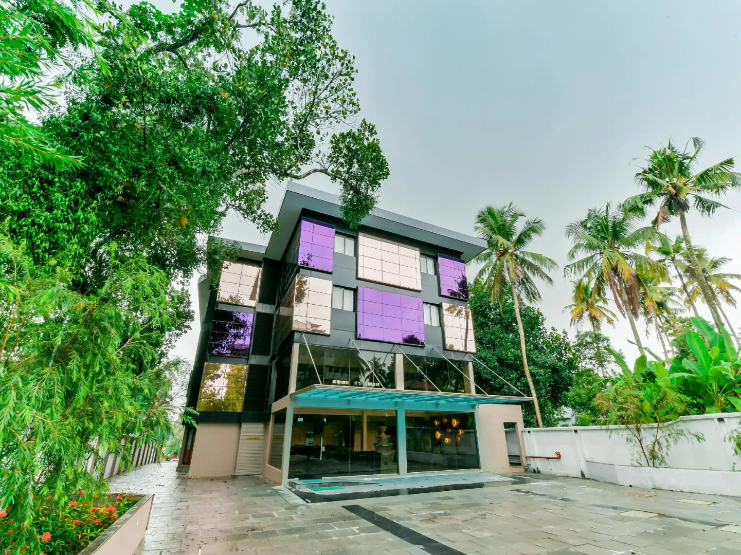 Capital O 15544 Edassery Blue Bells