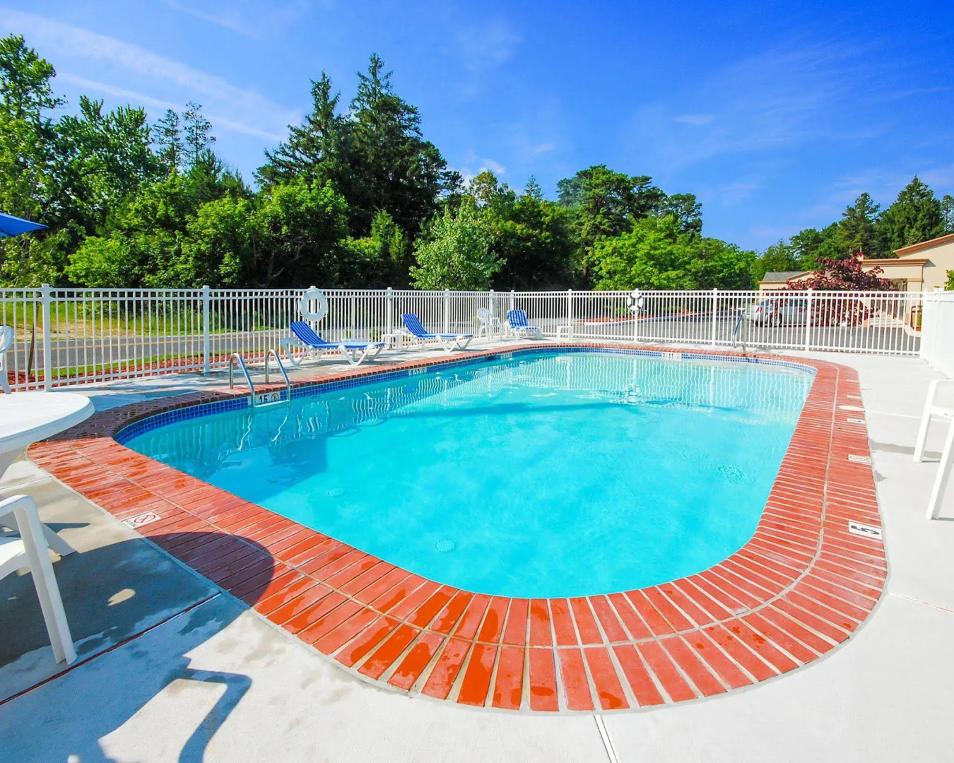 Hibiscus Inn & Suites