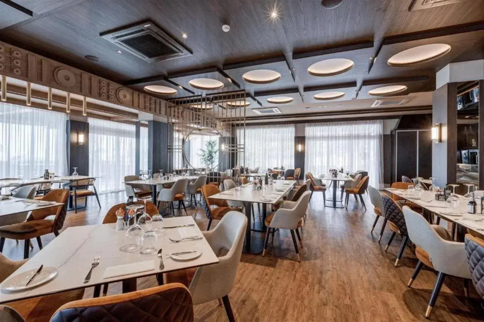 Gillieru Harbour Hotel