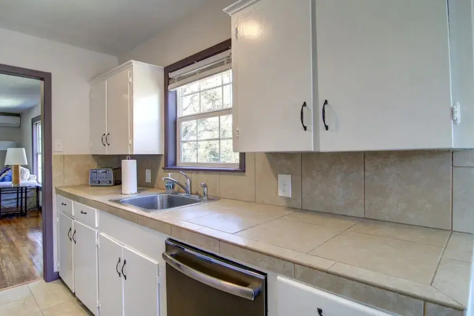 Quiet Sea Point Cottage by Redawning