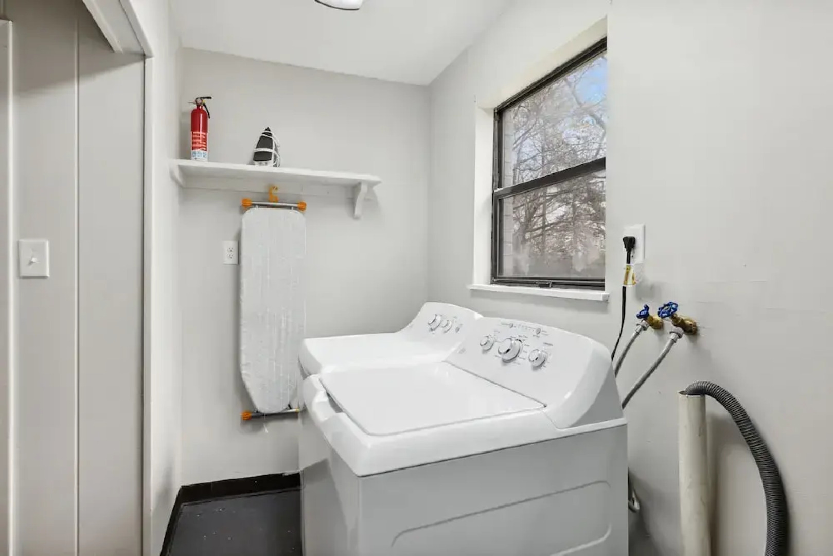 Bluff Mountain Bungalow 4 Bedroom Home by RedAwning