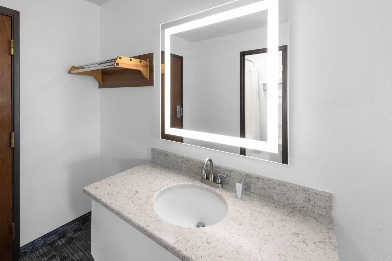 Super 8 by Wyndham Rock Port MO