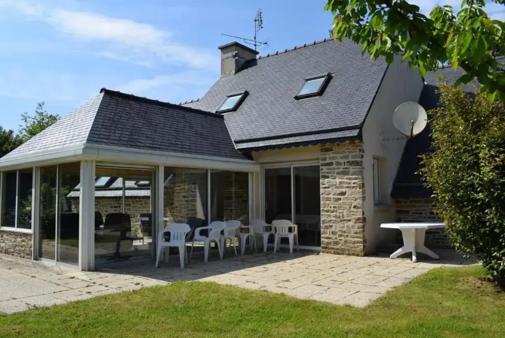 Villa de plain-pied avec WIFI, piscine privée sous abris haut à PLEUMEUR-BODOU - Ref 461