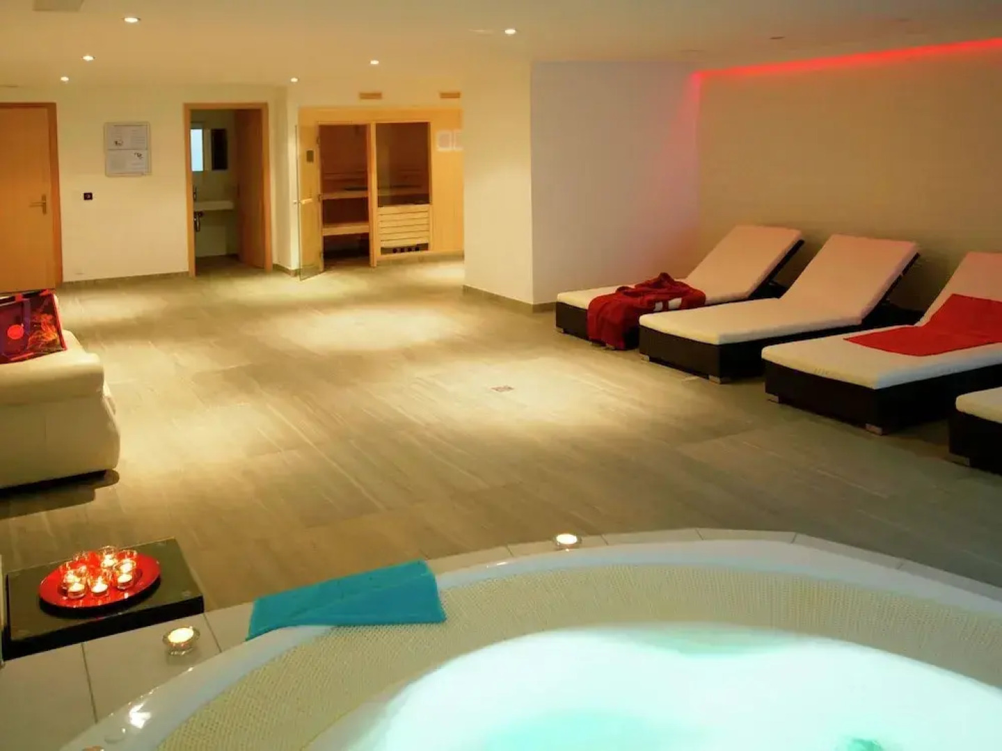 Luxury Apartment with Hot Tub in Veysonnaz