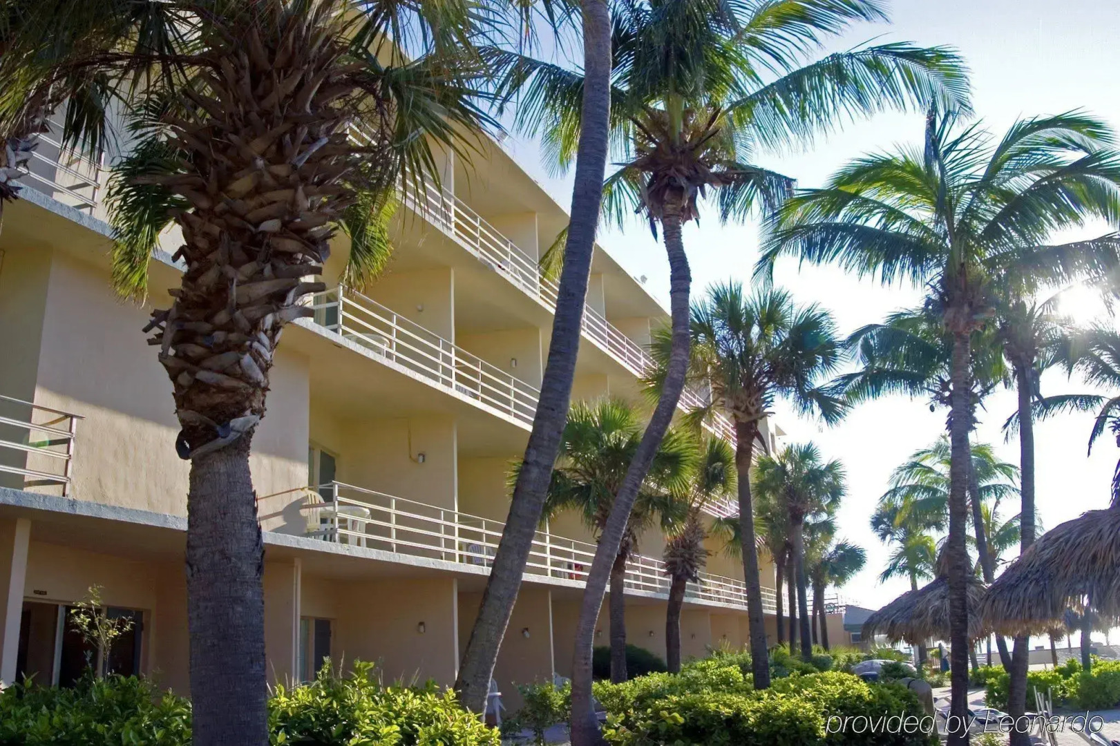 Days Hotel - Thunderbird Beach Resort