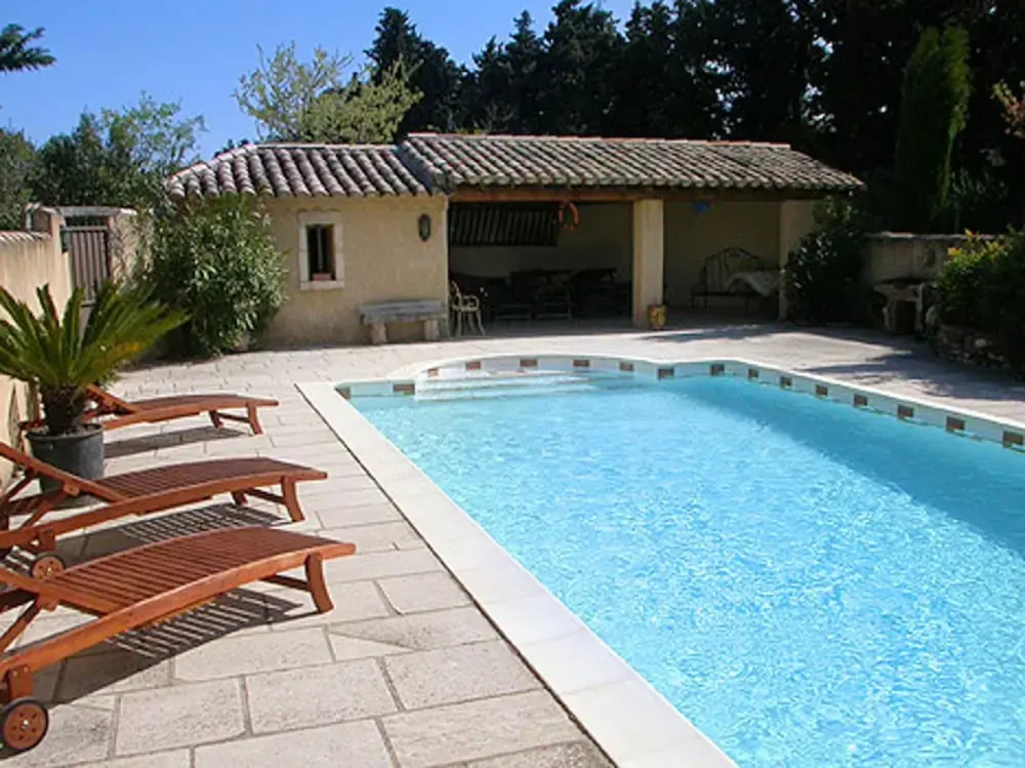 House With 4 Bedrooms in Cavaillon, With Pool Access, Enclosed Garden