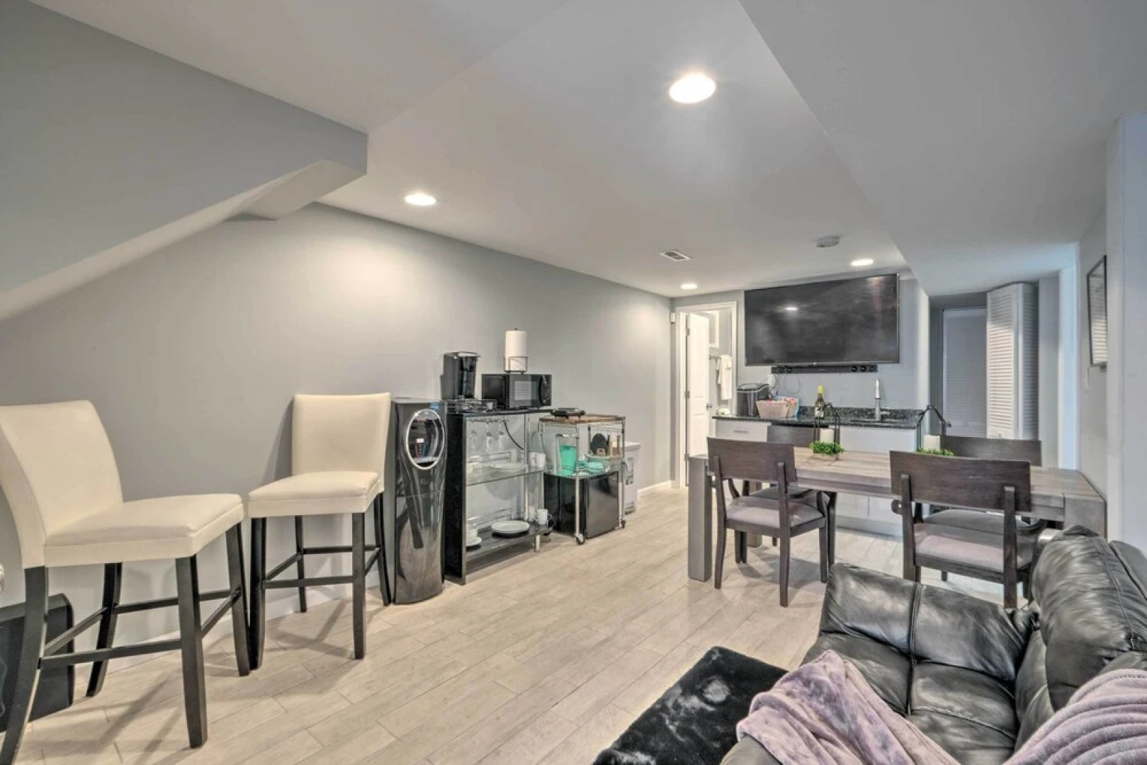 6 Mi to National Mall: Modern DC Apartment!