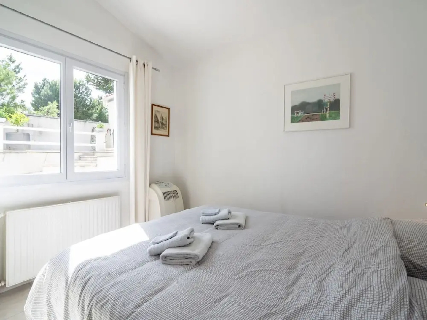 Alluring Villa in Pouzols-minervois With Jacuzzi