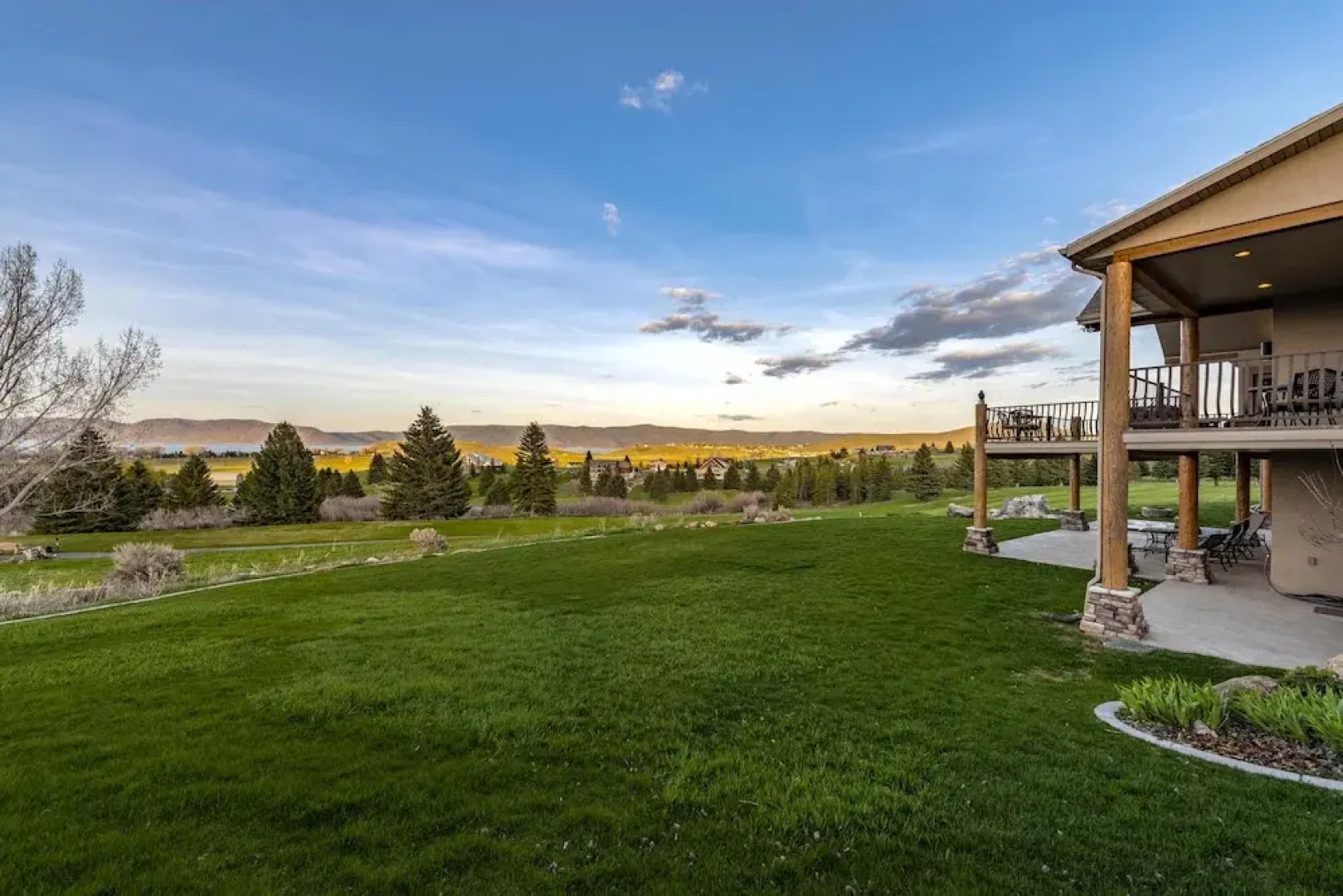 Golf Course Home, Sleeps 30, Private Hot Tub, Access to Ideal Beach, Amazing Views and Space!