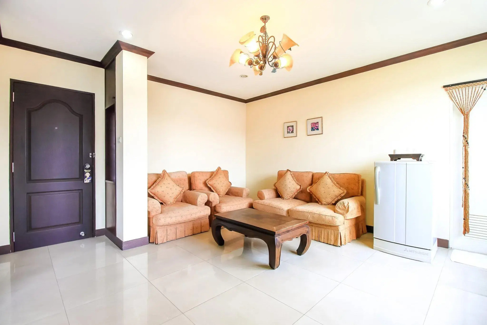 OYO 383 White inn hotel