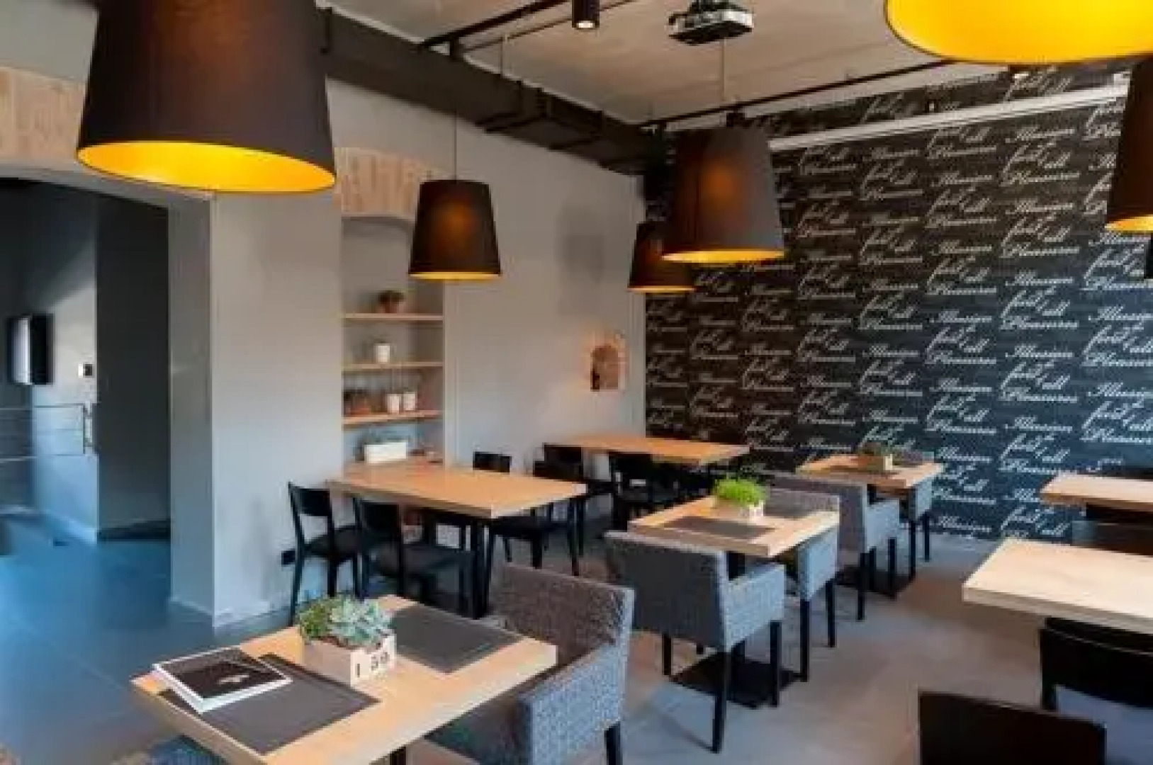 Qbatura Cafe & Hotel