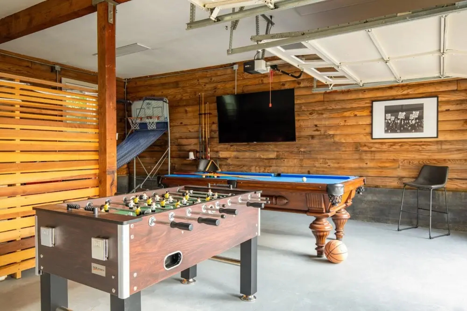 Chateau Syrah by Avantstay Picturesque Estate w/ Pool, Hot Tub, Pool Table & Table Tennis New Pickleball Court + Basketball Hoop