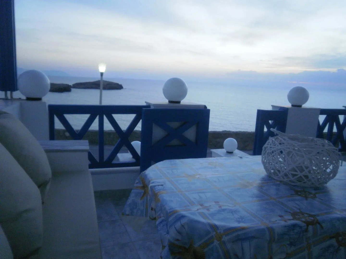 Blue and White Studios & Apartments