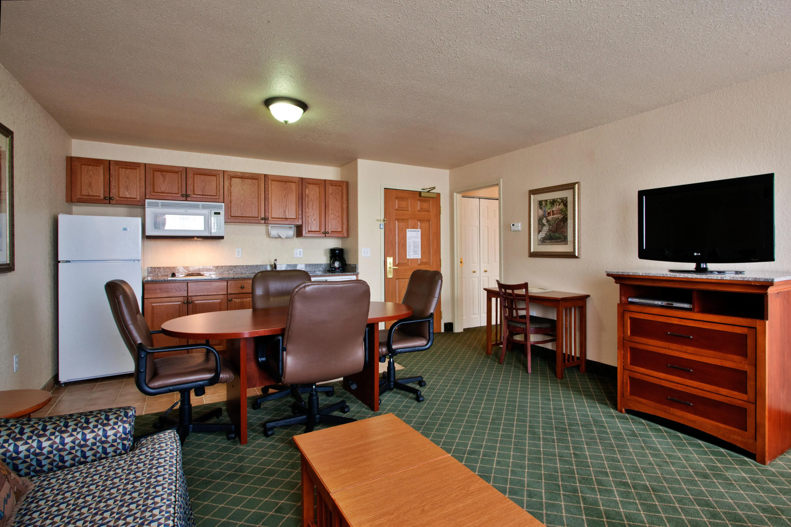 Staybridge Suites Calgary Airport by IHG