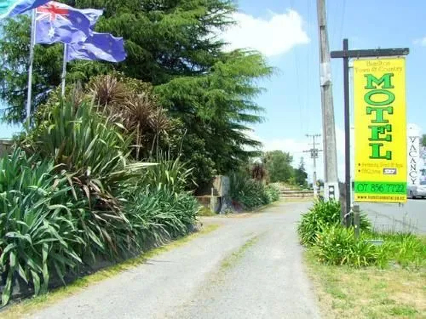 Hamilton Town & Country Motel