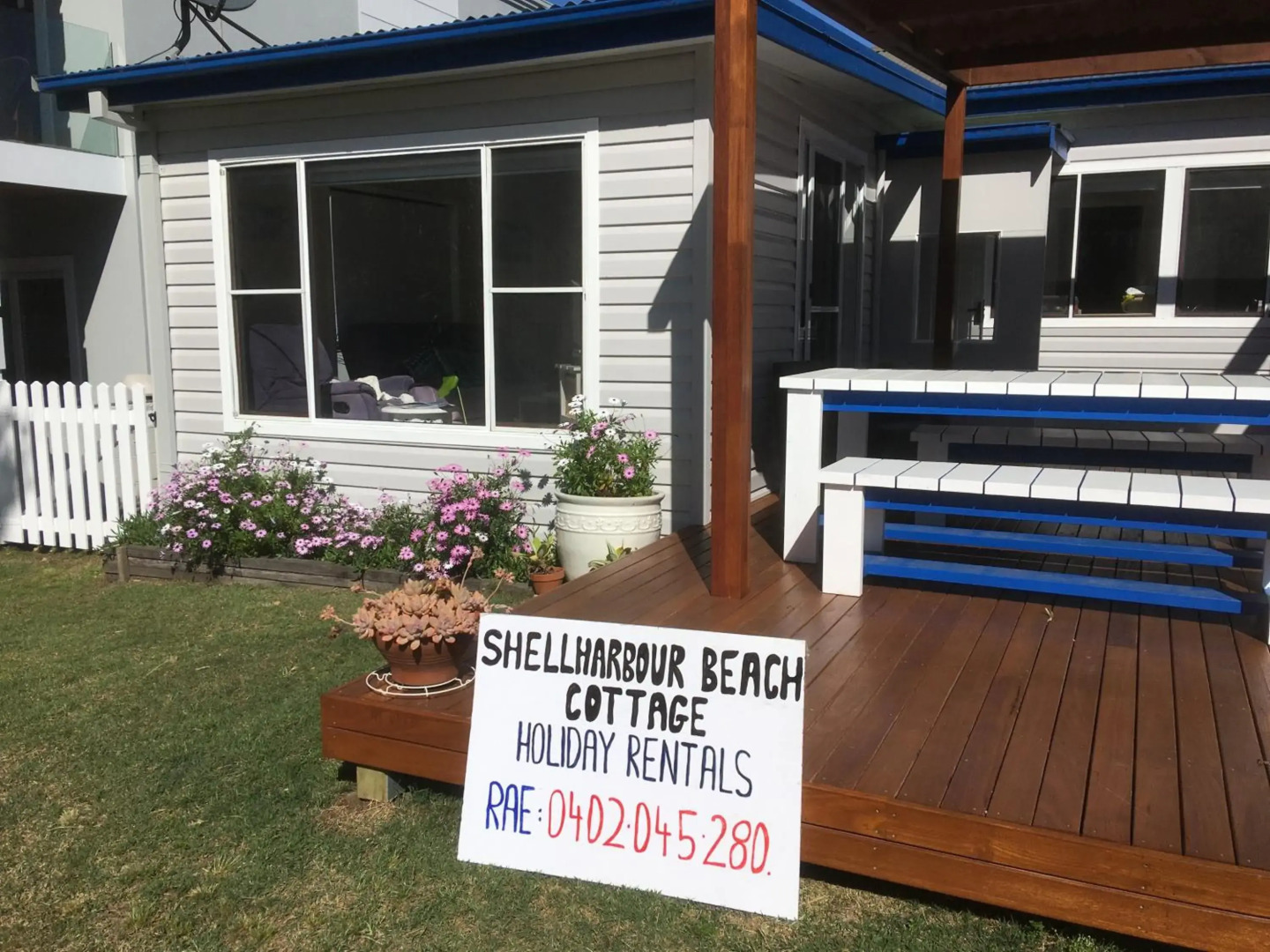 Shellharbour Beach Cottage - walk onto Patrolled beach with flags in summer