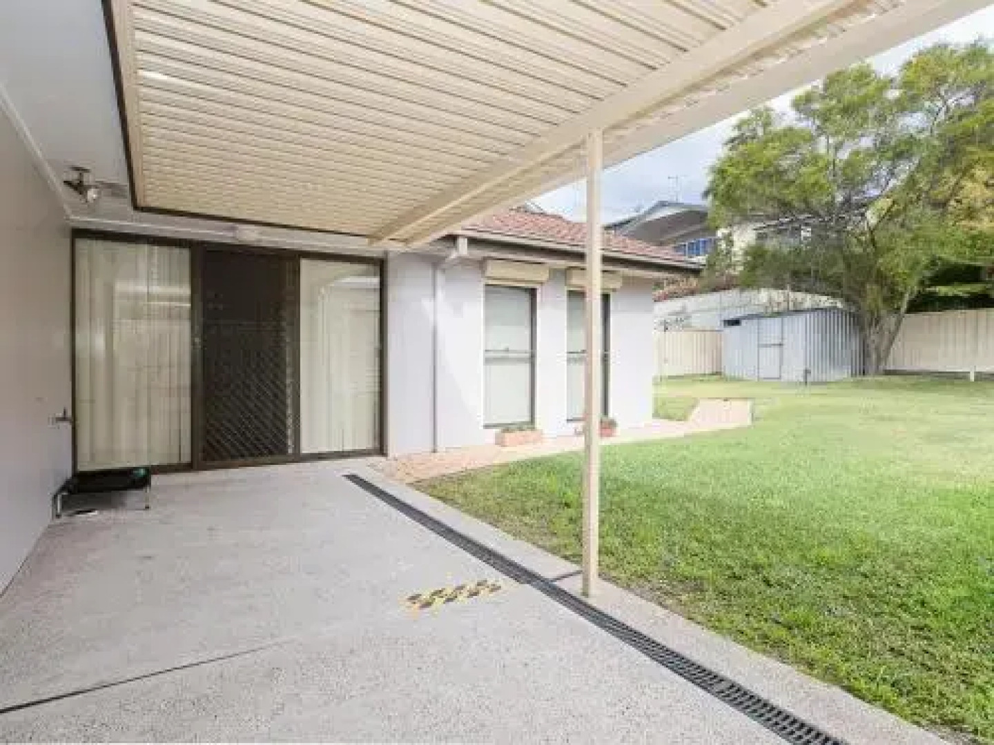 Happy Tails' , 55 Pantowora Street - pet friendly, air conditioned