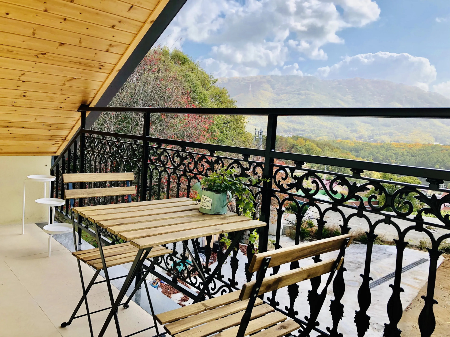 Two Romantic Birds Pool Pension