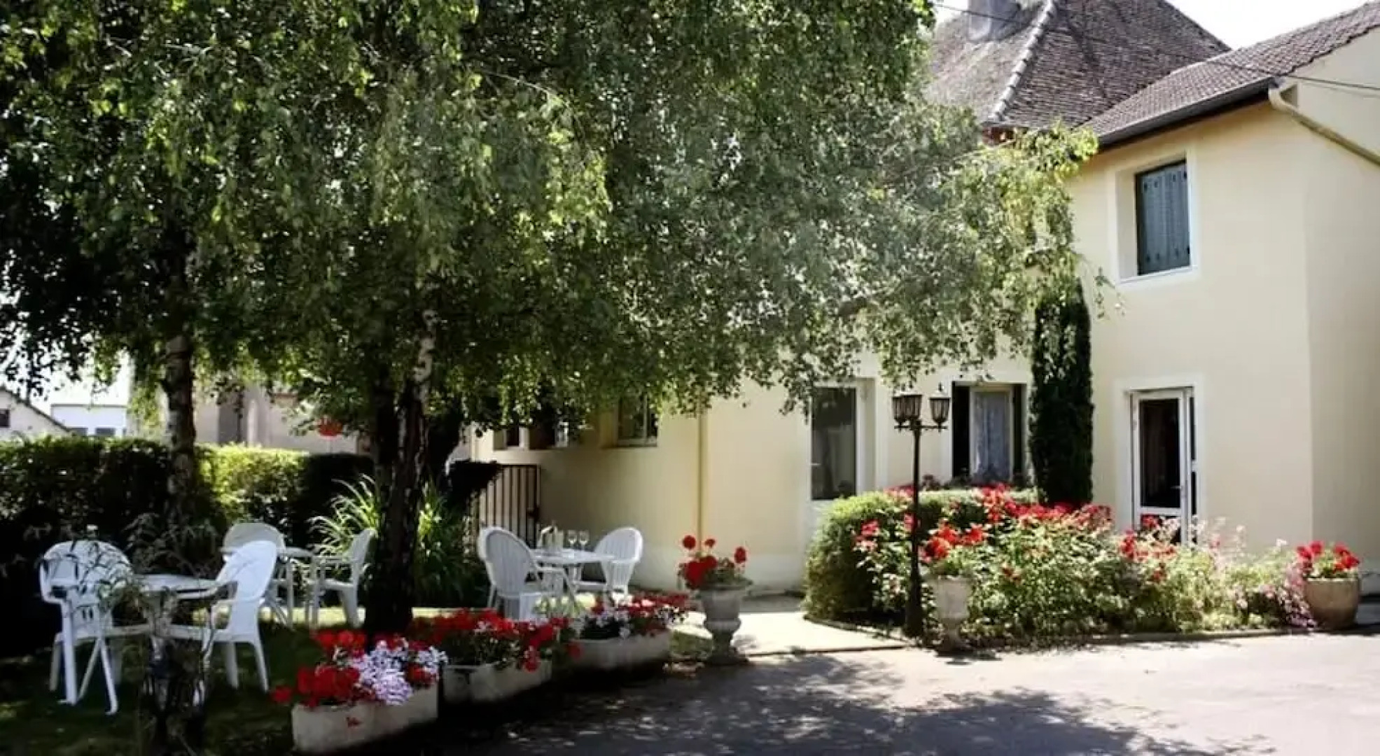 Logis Hotel Au Puits Enchante