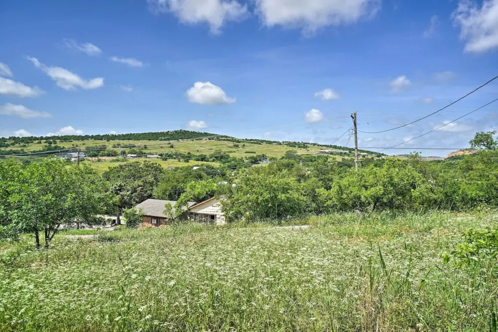 Enchanting Hilltop Cottage in Medicine Park!