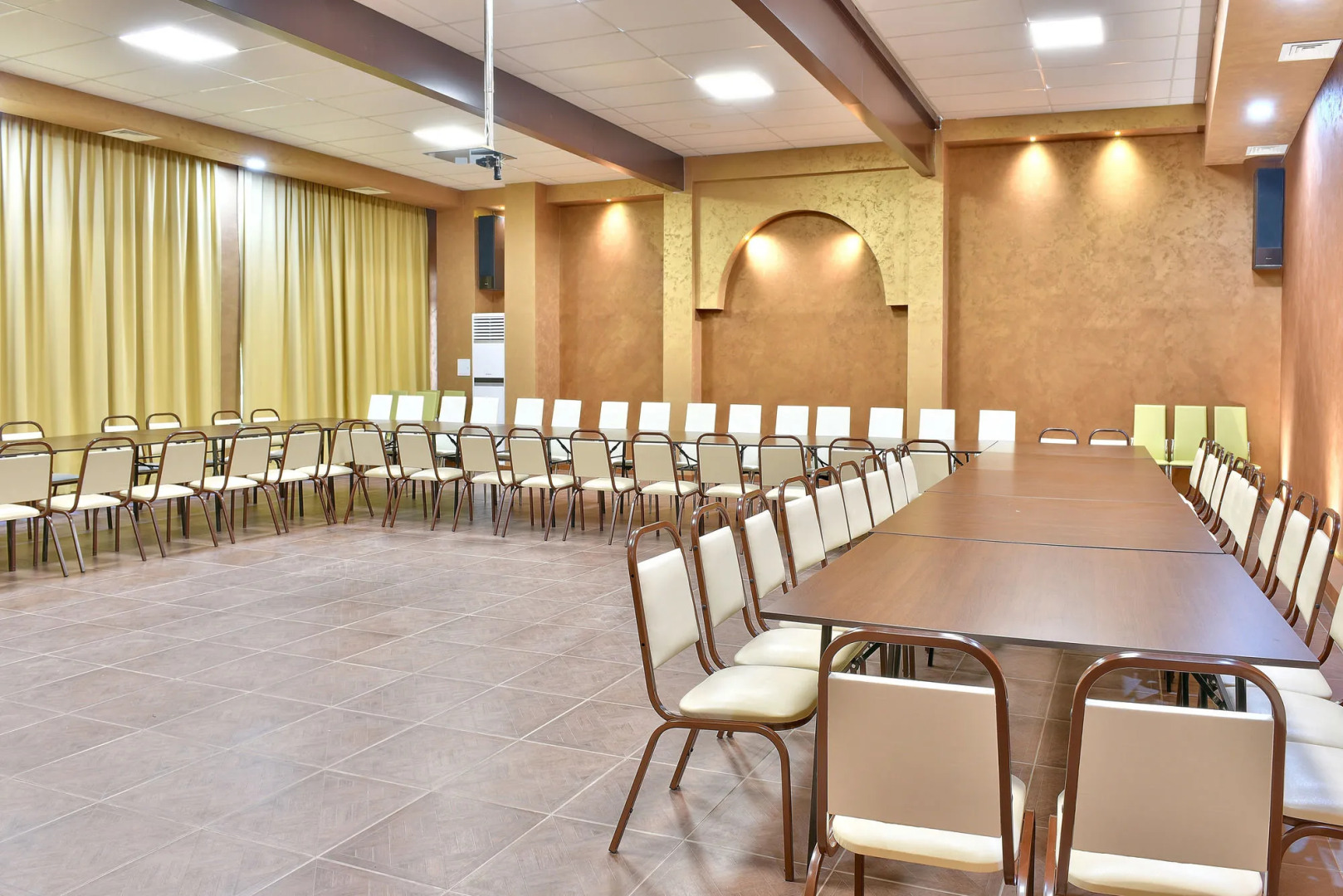 Estreya Palace & Residence