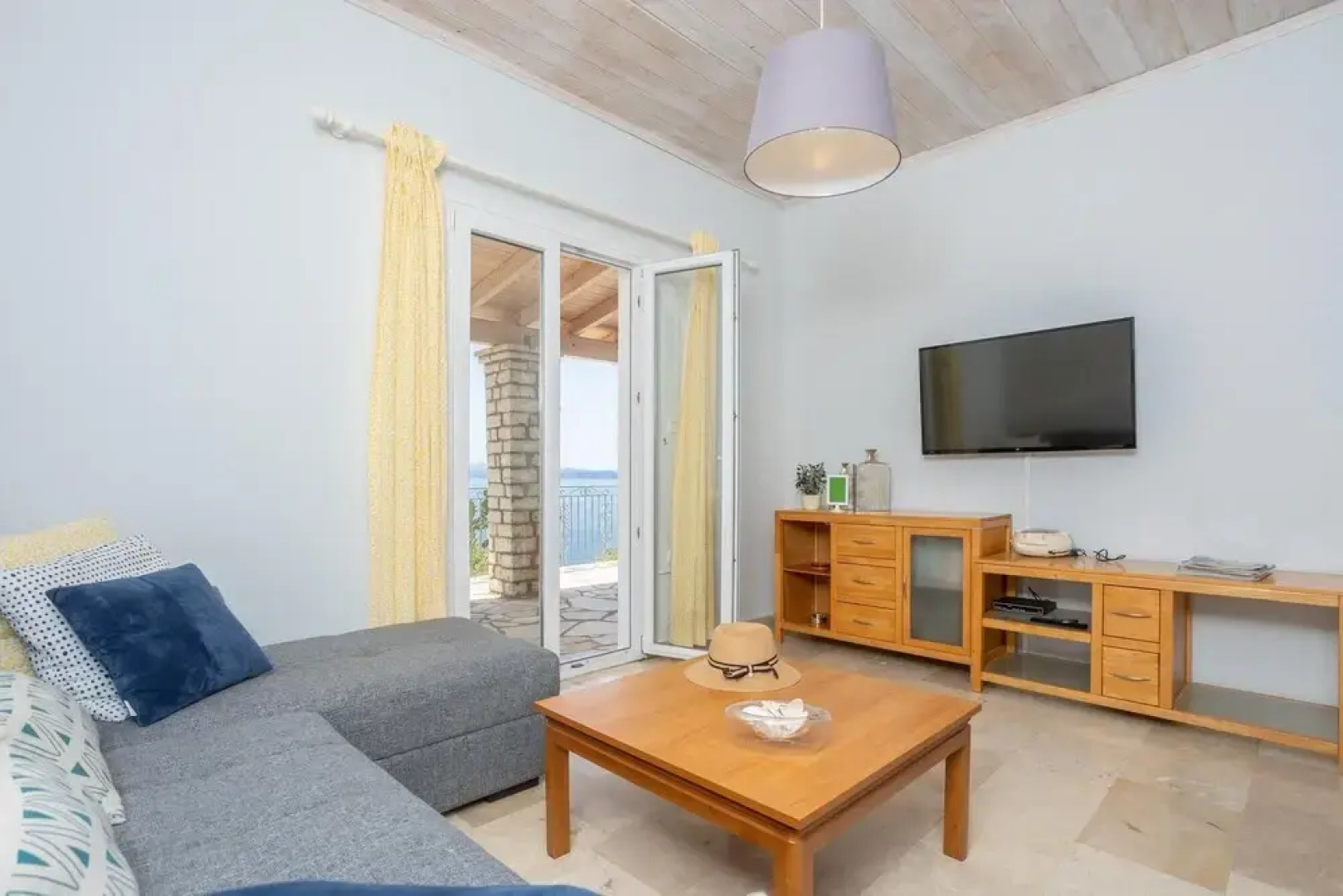 Persephone Large Private Pool Walk to Beach Sea Views A C Wifi Car Not Required - 196