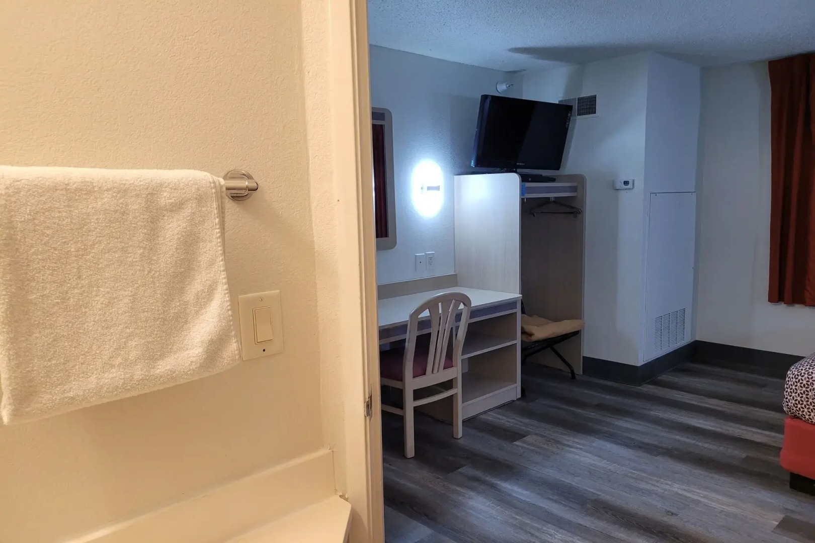 Modern Stay 39 Lakeview By OYO Minonk Garden