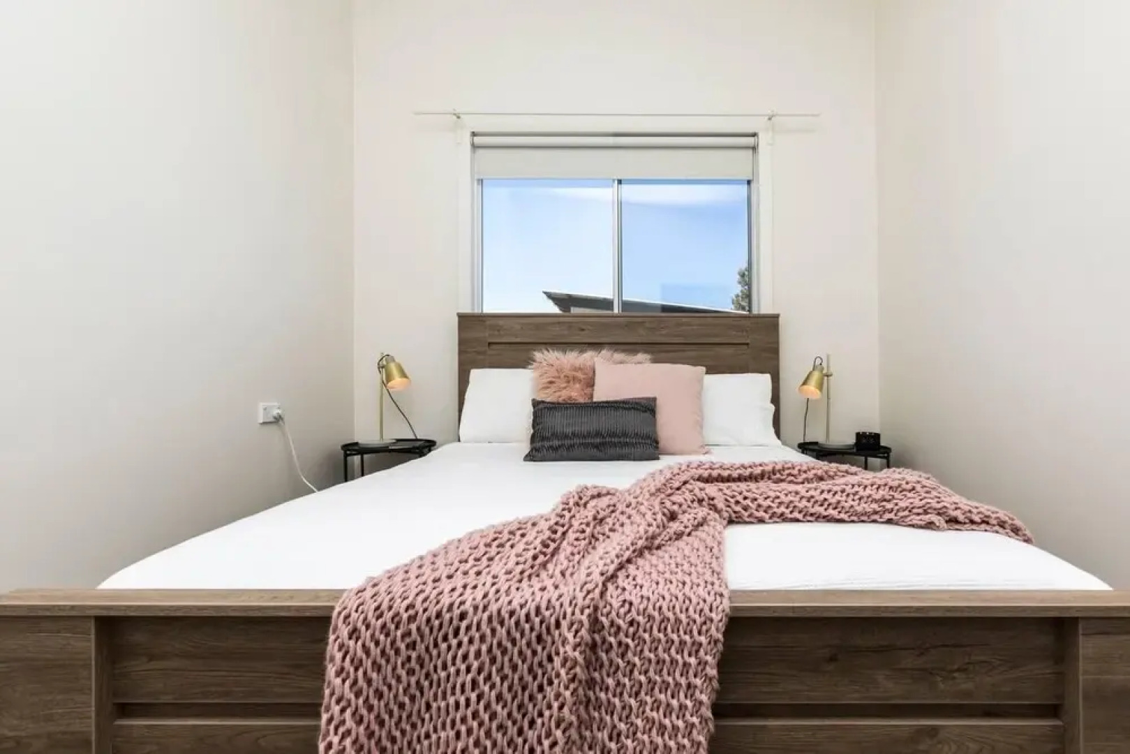 2 Bedroom with Parking Near Central Cessnock