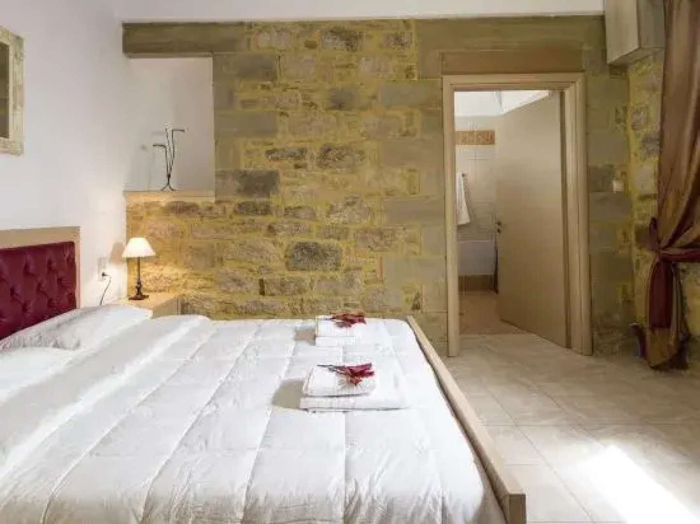 Agarathos Traditional Rooms With Pool