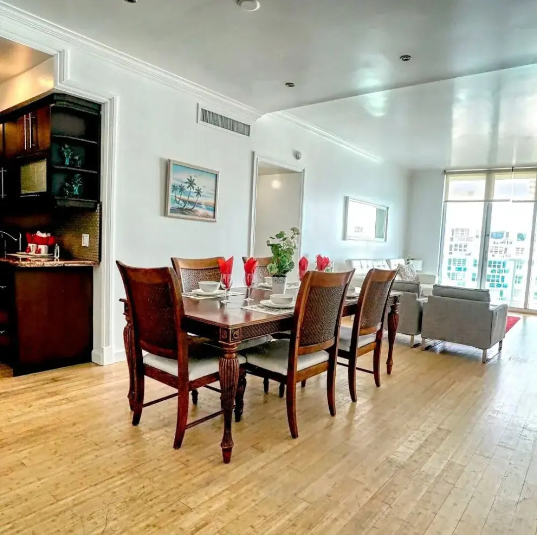 The Tides on Hollywood