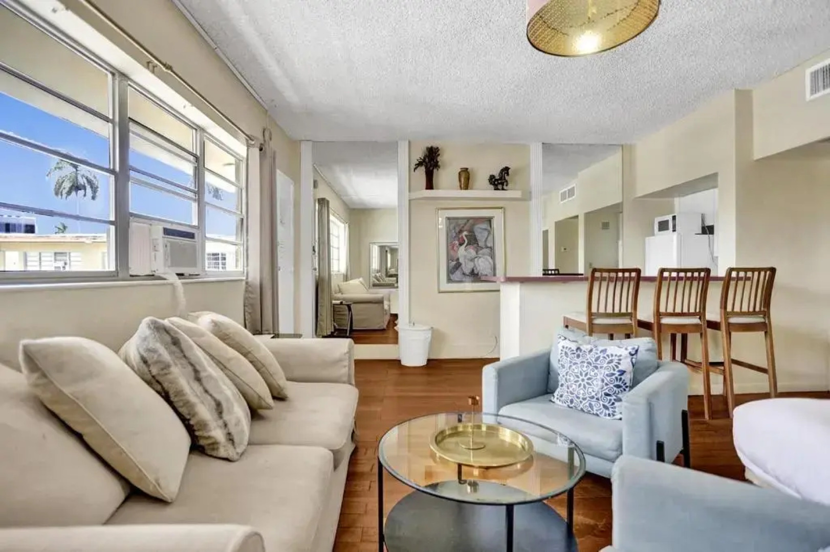 1BR1BATH GORGEOUS HALLANDALE BEACH with POOL and FREE PARKING