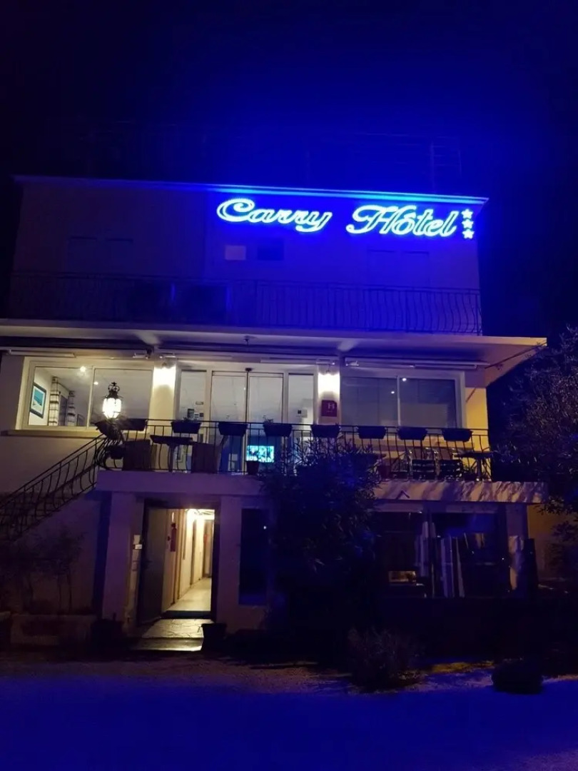 Carry Hotel