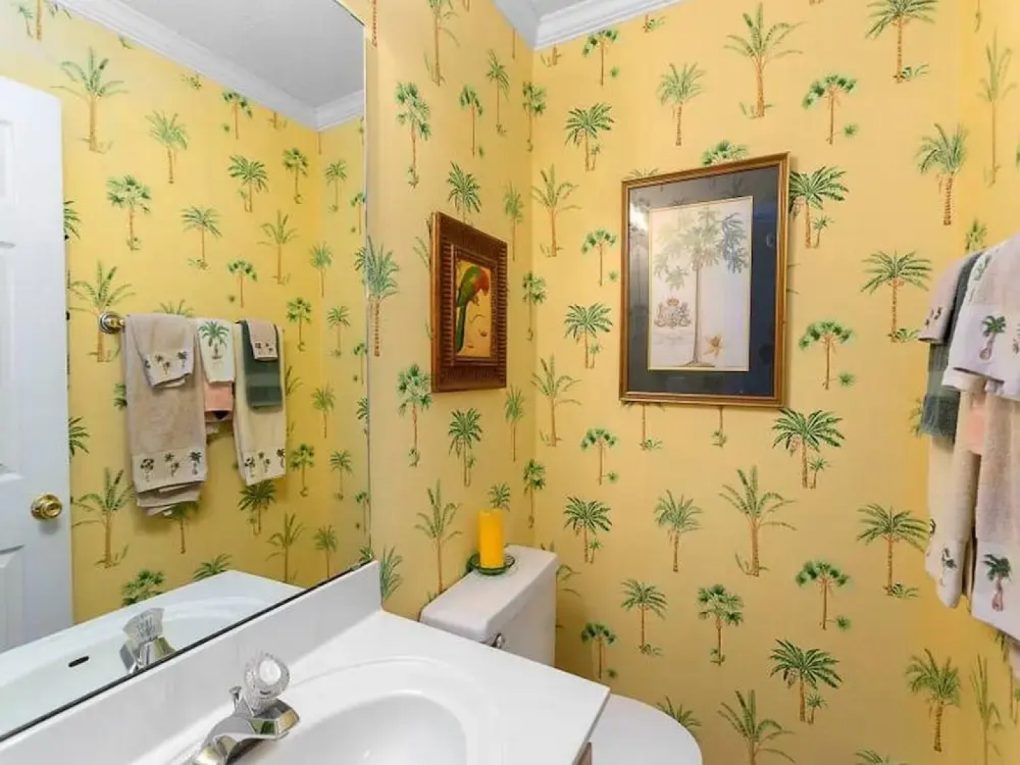 Ocean Walk Three Bedrooms by Hodnett Cooper