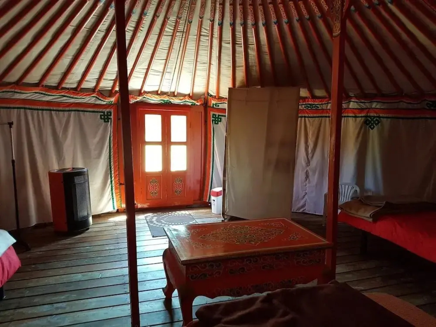 Les Truffiers Yourtes et roulotte