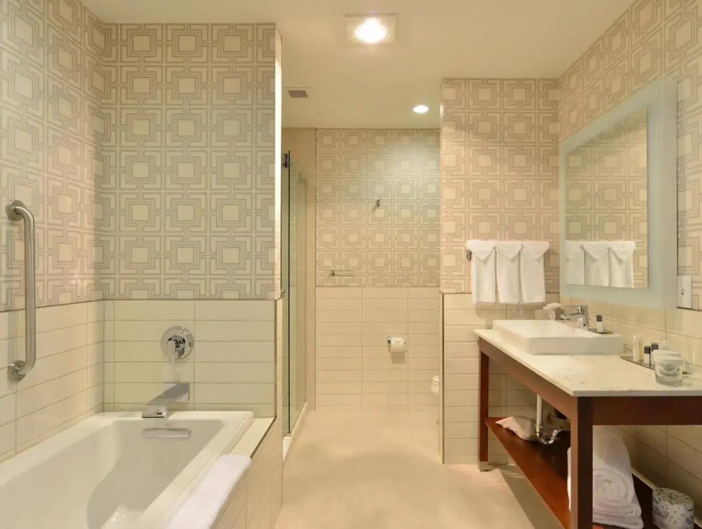 The Lismore Eau Claire - a DoubleTree by Hilton