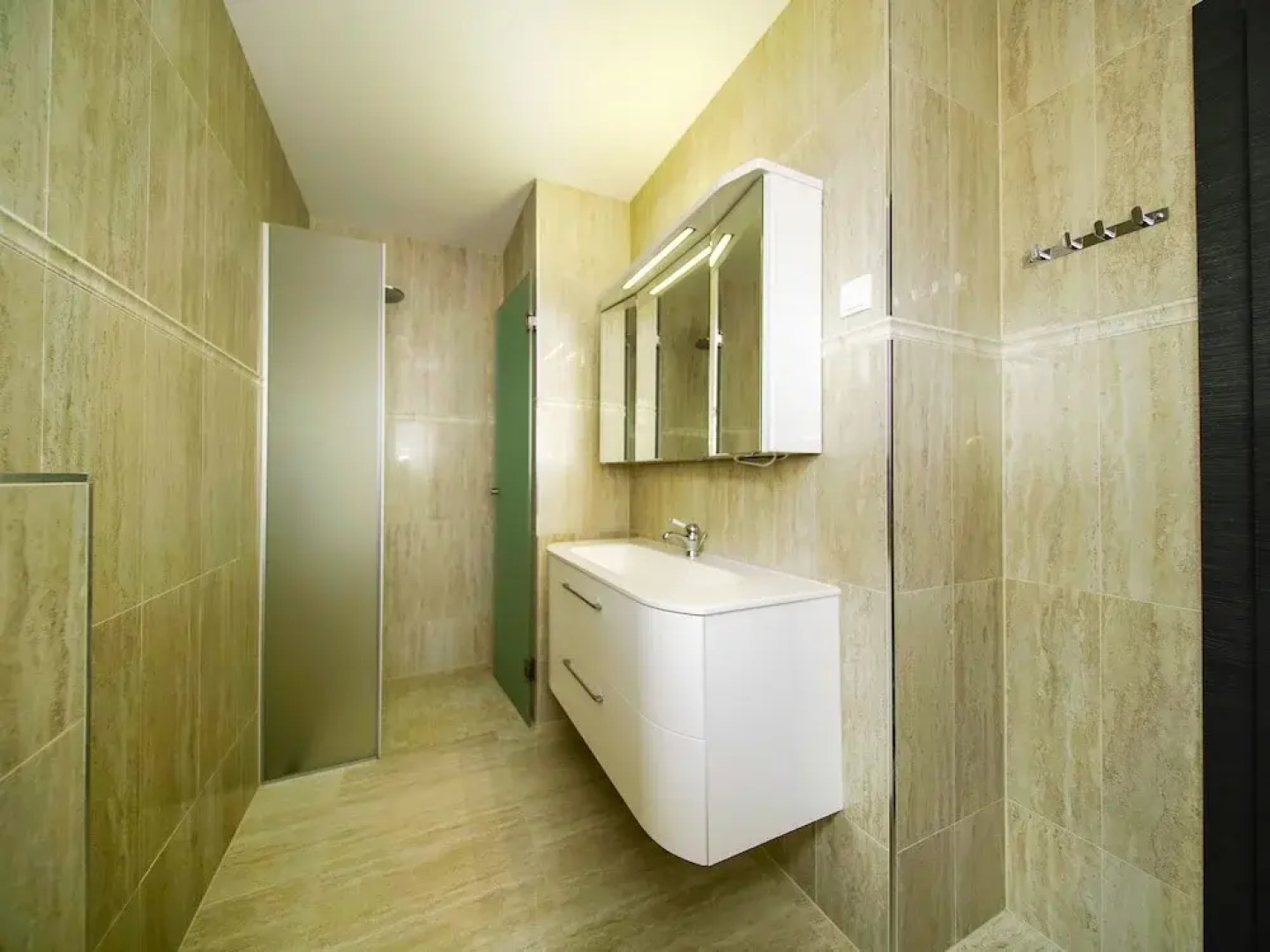 Luxurious Villa with Private Swimming Pool, Hot Tub, Sauna, Lovely Taverne