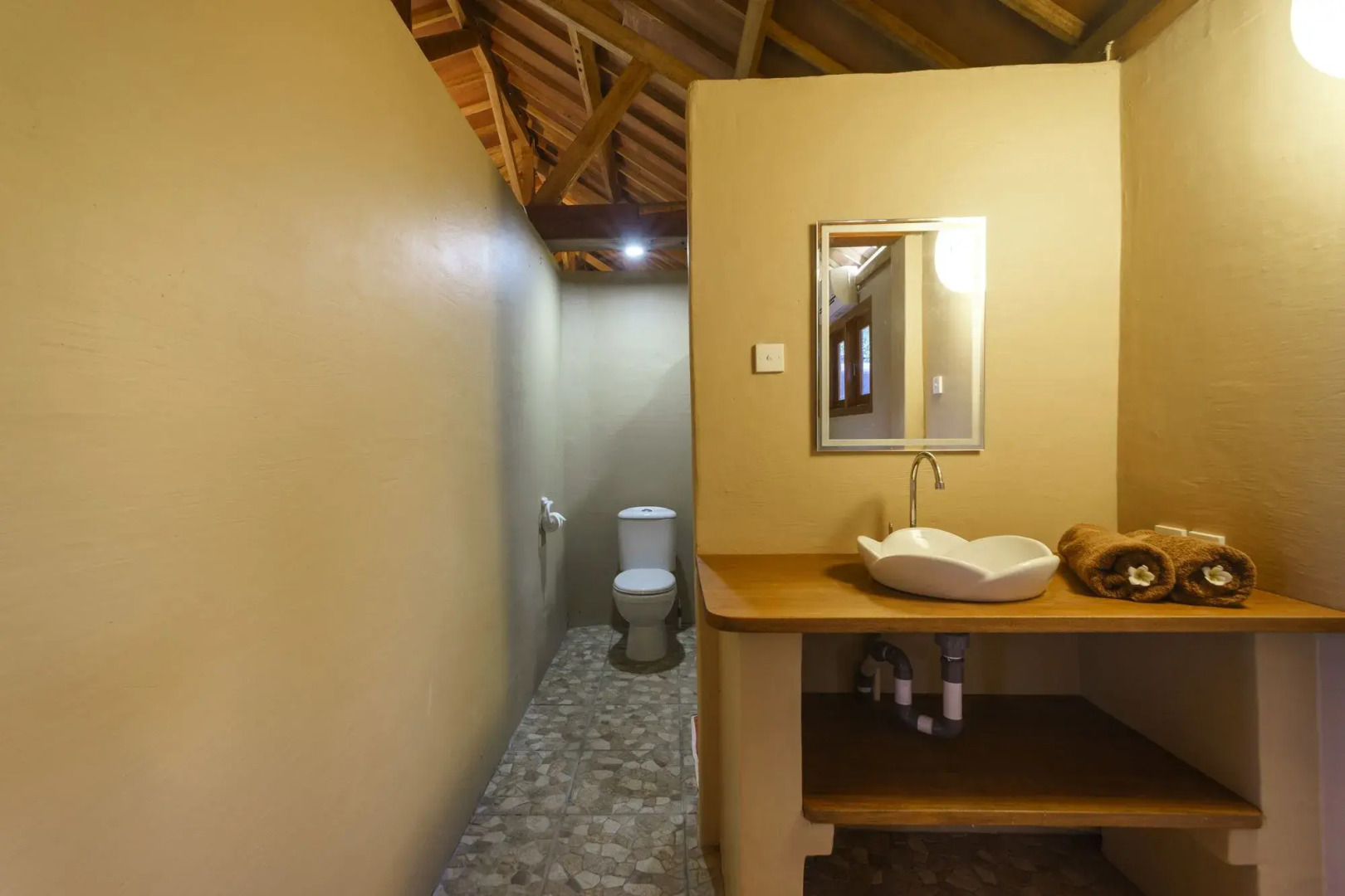 Bruce's Hideout Lombok