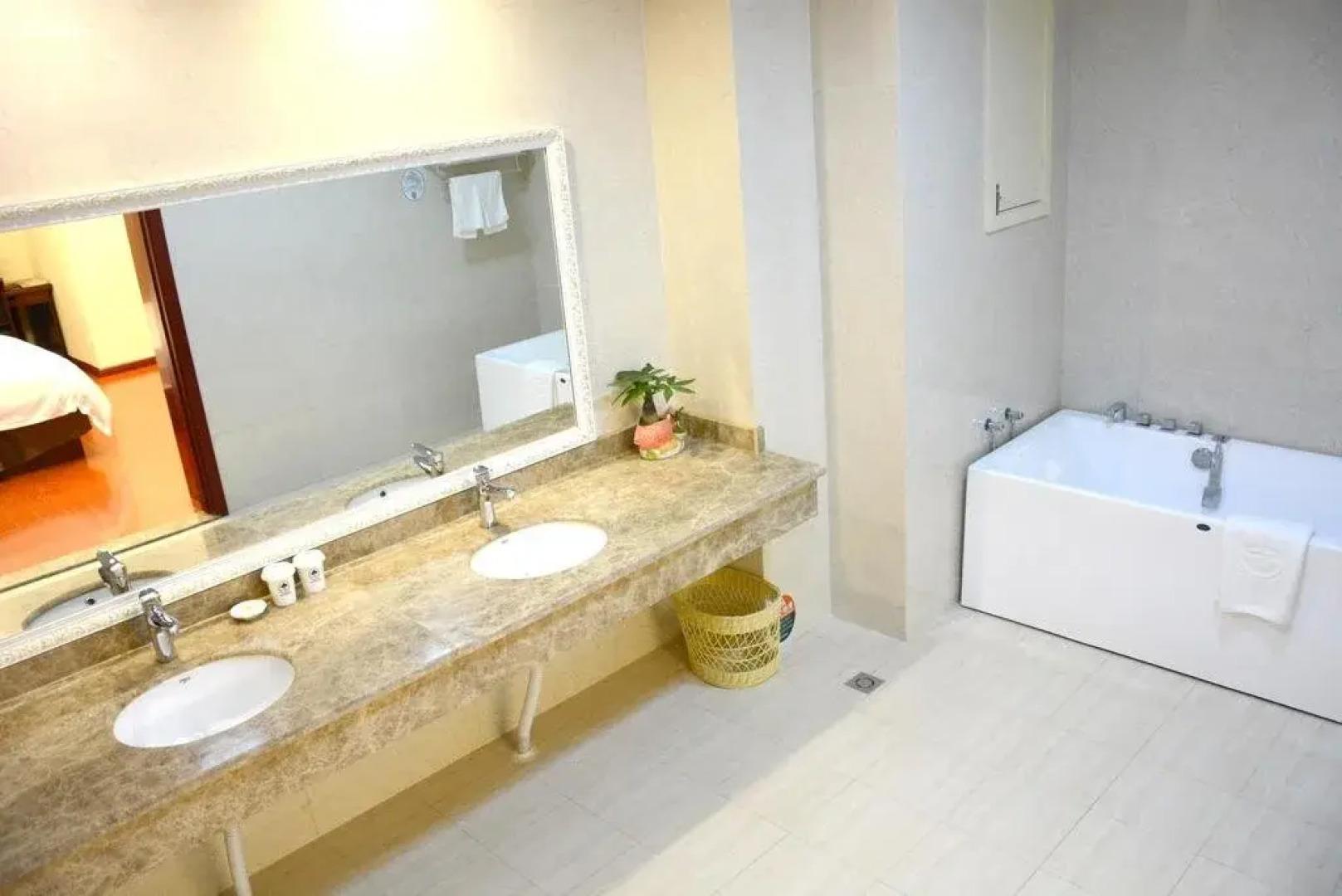 GreenTree Inn Wuxi Yixing East Longtan Road Dongjiu Business Hotel