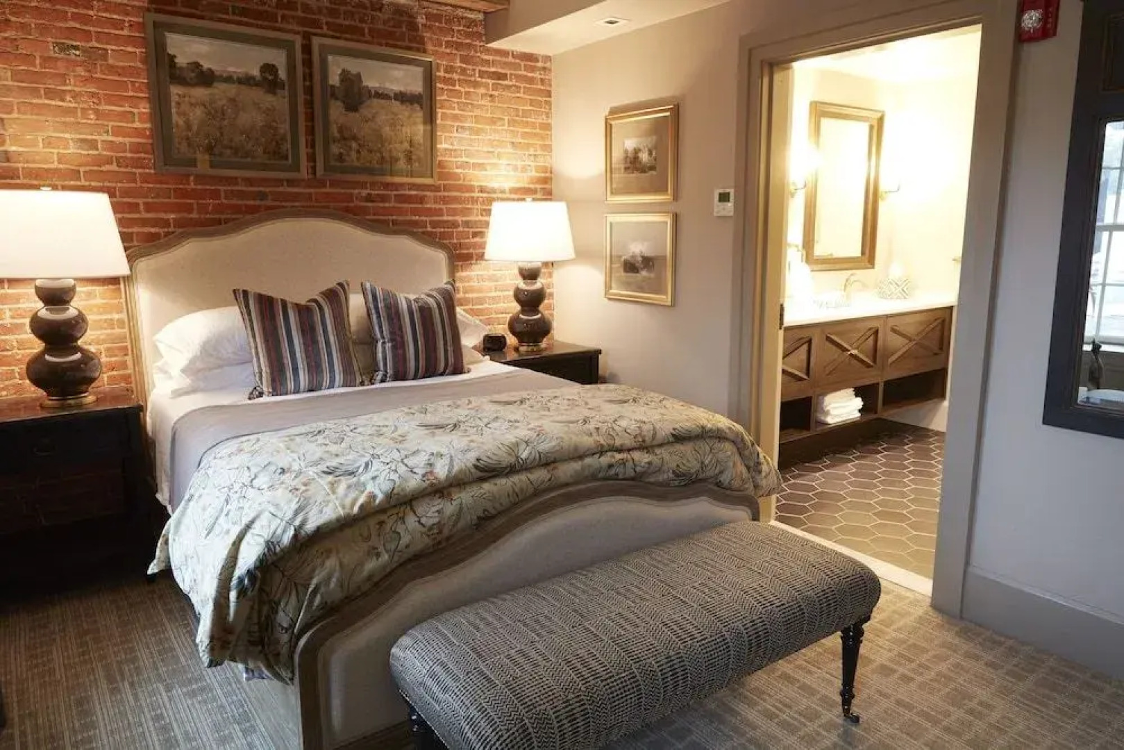 Farmer's Creekside Tavern & Inn