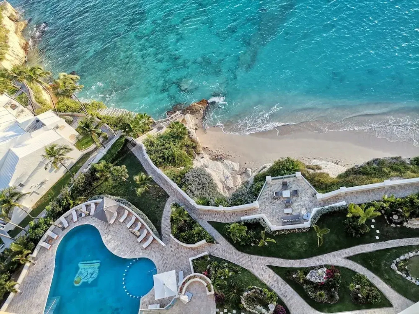 *The CLIFF_ BEACHFRONT and LUXURY MODERN UNIT* C2