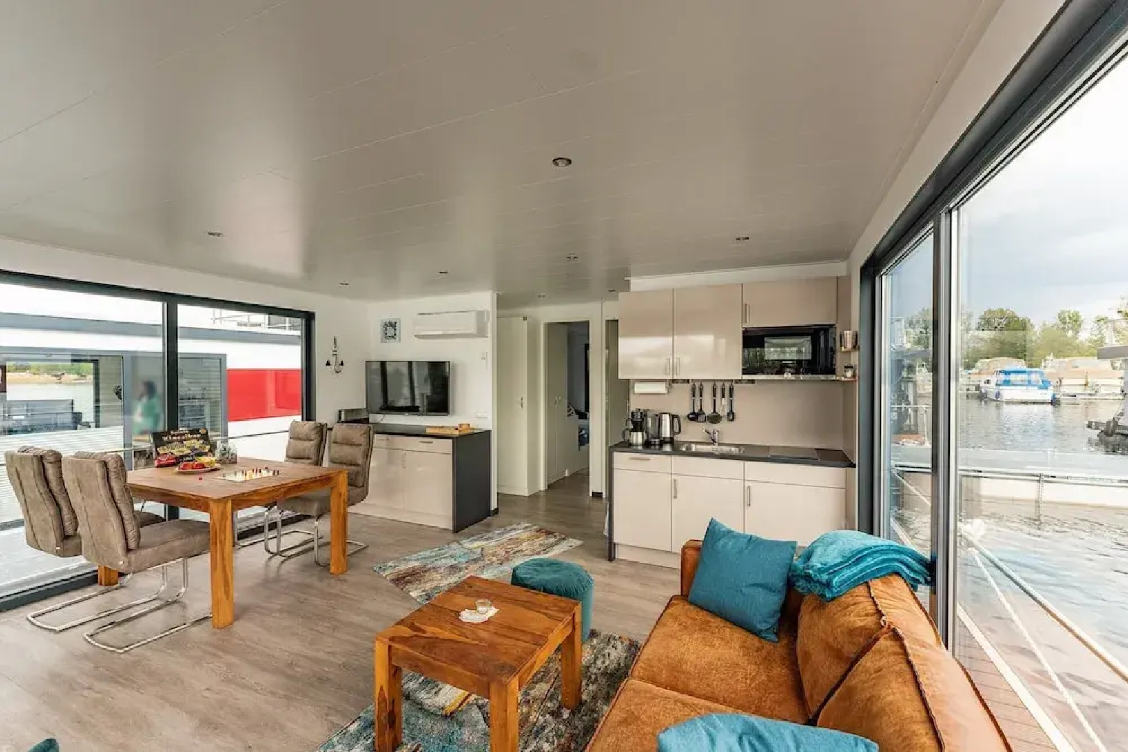 Hausboot am Prerauer Stich in Zehdenick