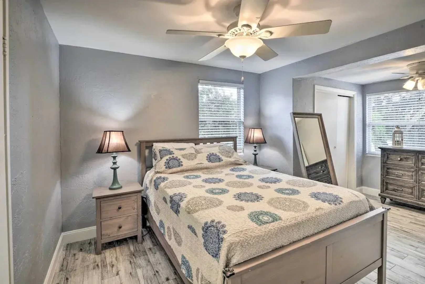 Ormond Beach Home w/ Screened Porch, Walk to Shore