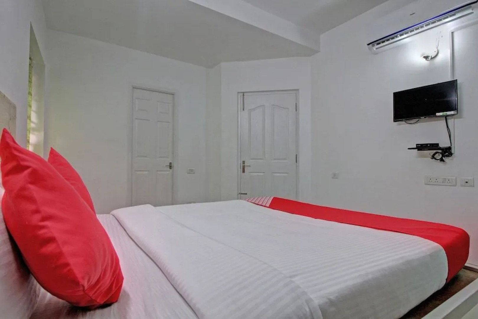 OYO 28223 Sri Sharu Enclave