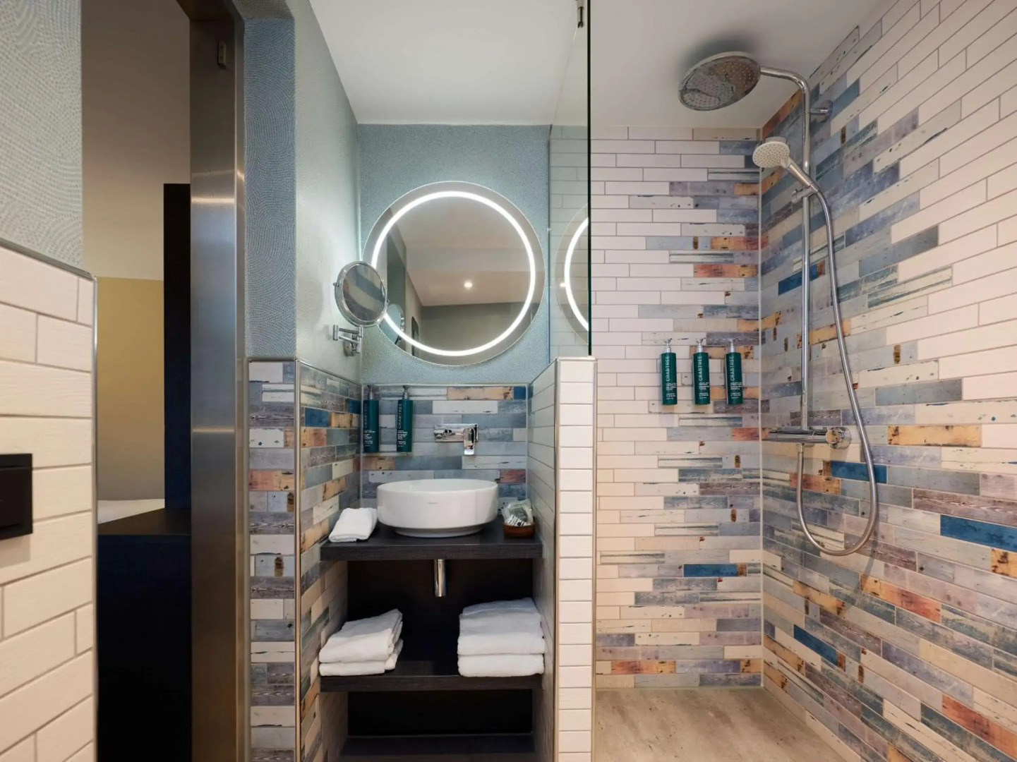 Отель DoubleTree by Hilton Rotterdam Centre